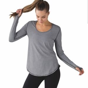 LULULEMON Yogini 5 Year Long Sleeve Tee, size 6